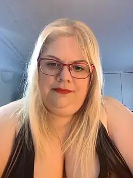 Kinkyhousewife83 from StripChat