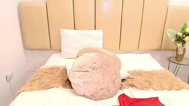 kira_lovelyy from StripChat is Freechat