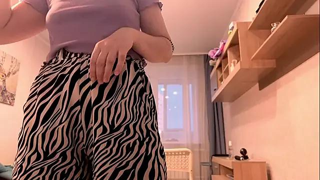 KiraBerht from StripChat is Freechat