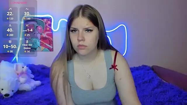 KiraKyler from StripChat is Freechat