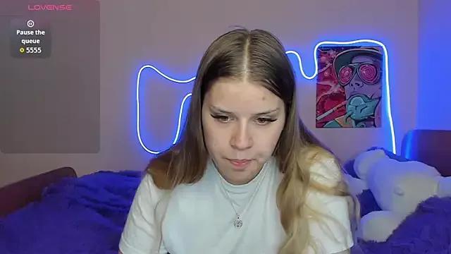 KiraKyler from StripChat is Freechat