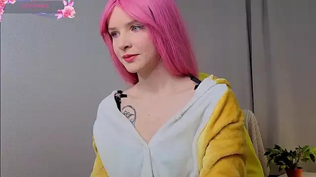 KiraMountrays from StripChat is Freechat