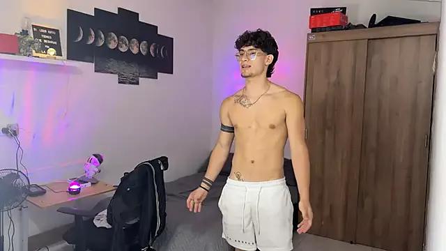 Explore our live girls sluts from our Custom and Multi clubs and checkout exclusive access to highly interactive content, such as shape, hair, titties, pussy type and many more.