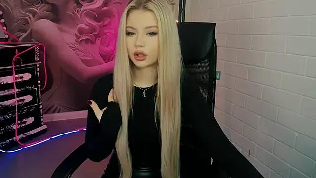 Explore our live girls sluts from our Custom and Multi clubs and checkout exclusive access to highly interactive content, such as shape, hair, titties, pussy type and many more.