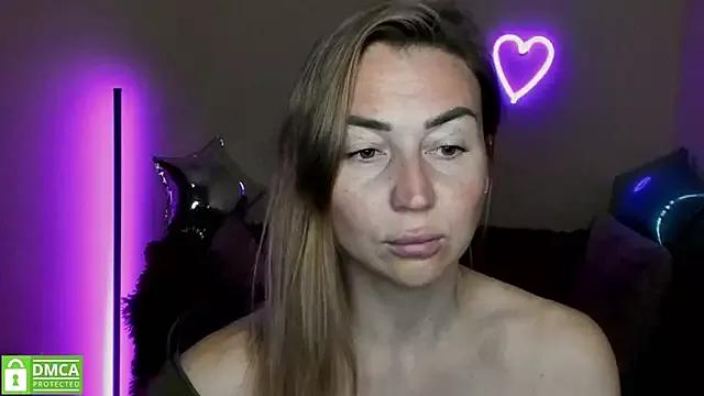 Kiss_julli88I from StripChat
