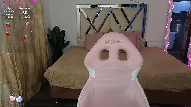 Explore our live girls sluts from our Custom and Multi clubs and checkout exclusive access to highly interactive content, such as shape, hair, titties, pussy type and many more.