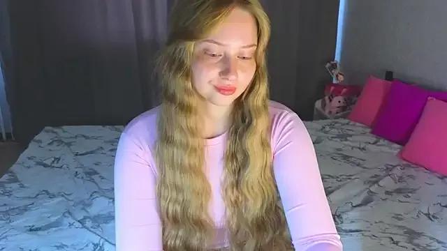 kitten_kiss from StripChat