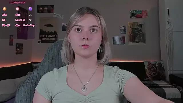 kitten_kween from StripChat is Freechat