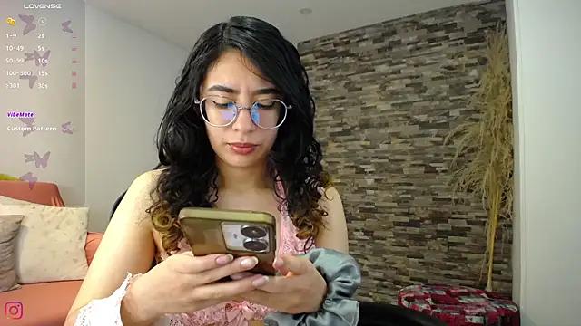 Kitty__Curly from StripChat