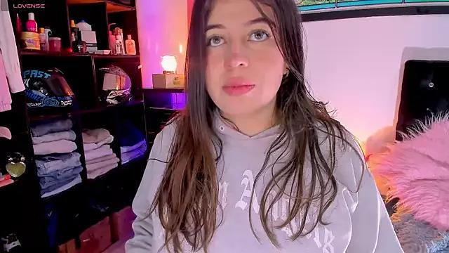 Explore our live girls sluts from our Custom and Multi clubs and checkout exclusive access to highly interactive content, such as shape, hair, titties, pussy type and many more.