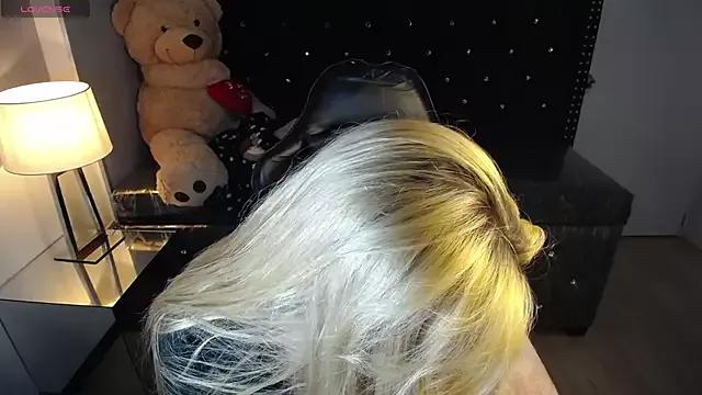 Kitty_fox_b from StripChat