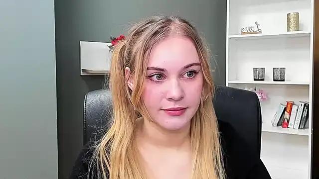 kitty_valeria from StripChat