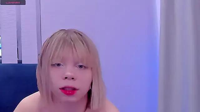 KittyGolden from StripChat is Freechat