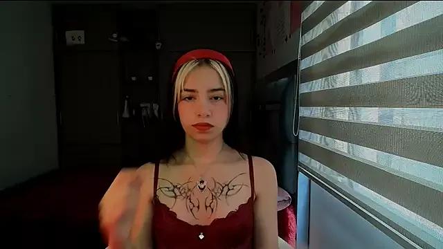 Kittyross from StripChat is Freechat