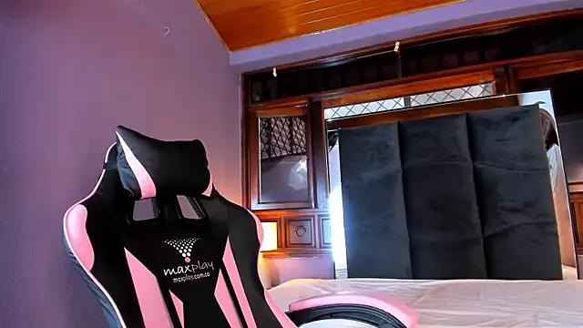 Explore our live girls sluts from our Custom and Multi clubs and checkout exclusive access to highly interactive content, such as shape, hair, titties, pussy type and many more.