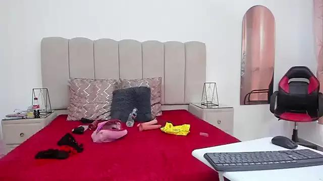 KloeANDbritany from StripChat is Freechat