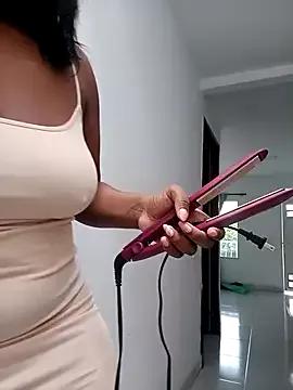 Photos of KloheCurvy from StripChat is Freechat