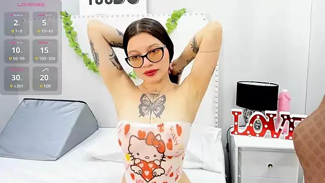 KoraSweett from StripChat is Freechat