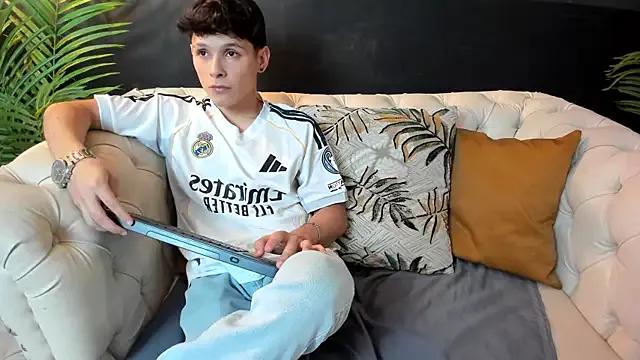 Explore our live girls sluts from our Custom and Multi clubs and checkout exclusive access to highly interactive content, such as shape, hair, titties, pussy type and many more.