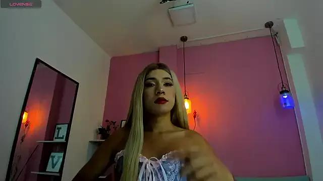 Explore our live girls sluts from our Custom and Multi clubs and checkout exclusive access to highly interactive content, such as shape, hair, titties, pussy type and many more.