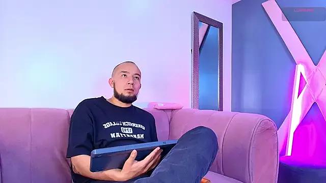 Kurttsinner from StripChat is Freechat