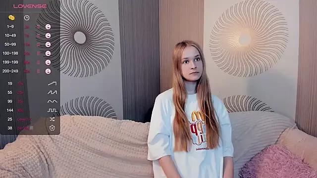 KylaNahari from StripChat is Freechat