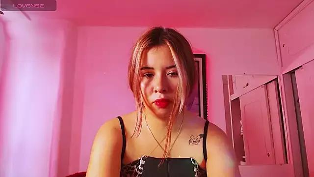 Explore our live girls sluts from our Custom and Multi clubs and checkout exclusive access to highly interactive content, such as shape, hair, titties, pussy type and many more.