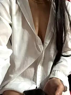 Kylie_beem from StripChat is Freechat