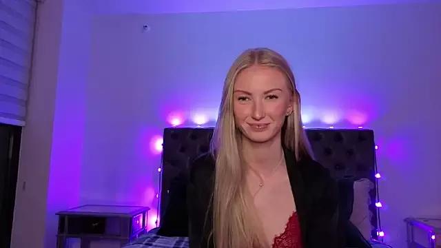 kyliexxrose from StripChat is Freechat