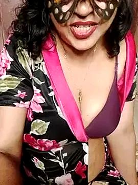 Laaly_Sona from StripChat