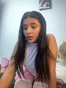 ladulcemary from StripChat is Freechat