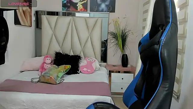 Explore our live girls sluts from our Custom and Multi clubs and checkout exclusive access to highly interactive content, such as shape, hair, titties, pussy type and many more.