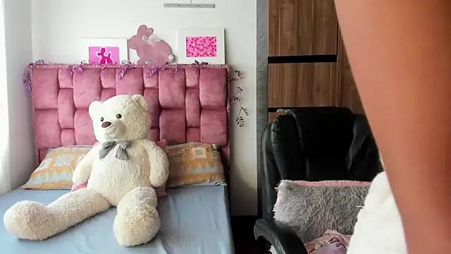 Explore our live girls sluts from our Custom and Multi clubs and checkout exclusive access to highly interactive content, such as shape, hair, titties, pussy type and many more.