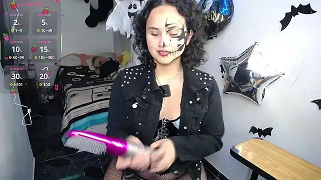 Explore our live girls sluts from our Custom and Multi clubs and checkout exclusive access to highly interactive content, such as shape, hair, titties, pussy type and many more.