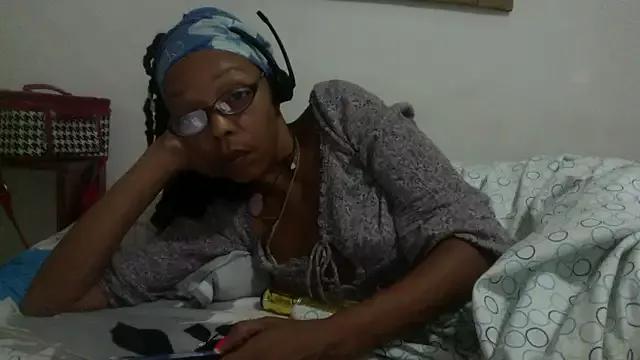 Ladyzee25 from StripChat is Freechat