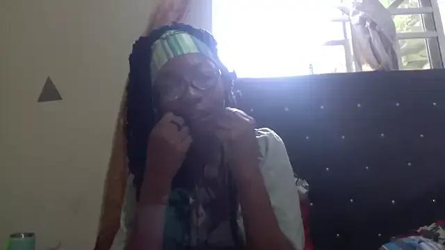 Ladyzee25 from StripChat is Freechat