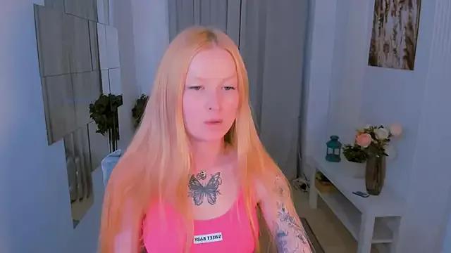 Laly_Peach from StripChat