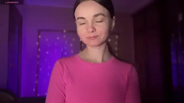 lanaloulou from StripChat is Freechat