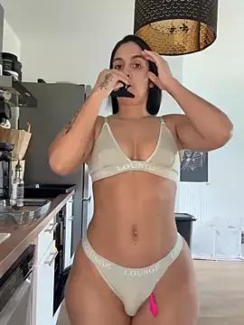 LaPetiteKim from StripChat is Freechat