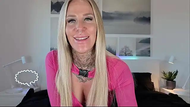 Lara-CumKitten from StripChat