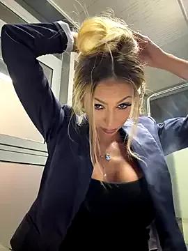 Lara_Amos from StripChat