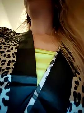 Lara_Amos from StripChat