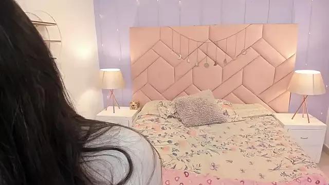 Lara_Rouss_ from StripChat