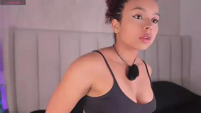 LaraCurls from StripChat is Freechat