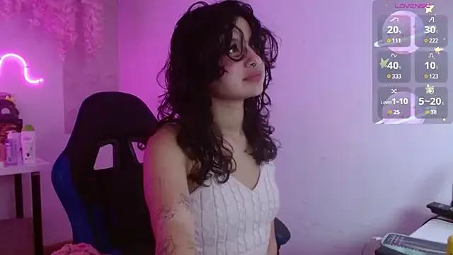 larah_uwu from StripChat
