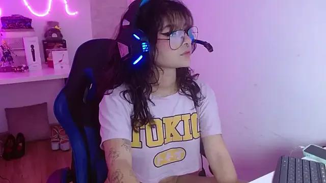 larah_uwu from StripChat
