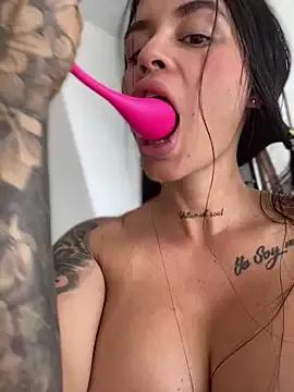LaraHenao from StripChat