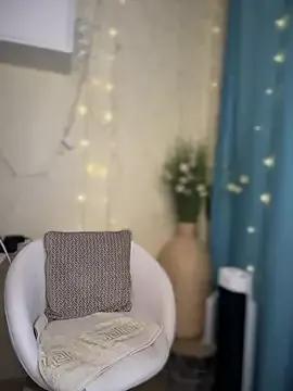 LaraHollywood from StripChat