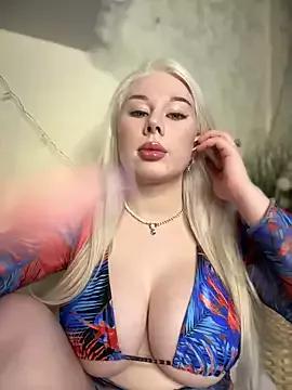 LaraHollywood from StripChat