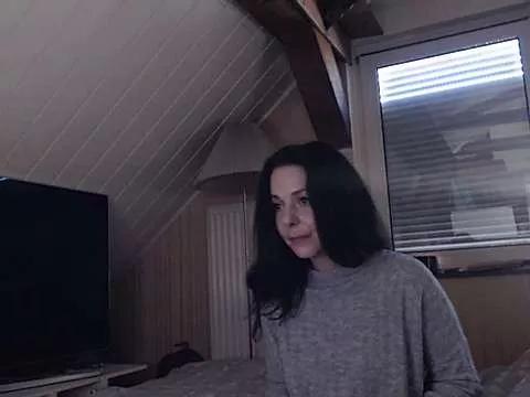 LaraLoviaAndFriends from StripChat